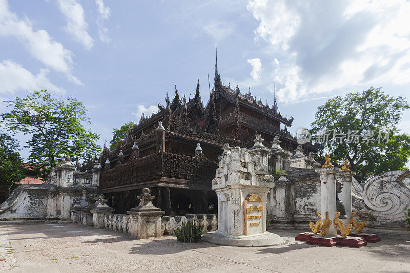 Shwenandaw Kyaung寺或曼德勒的金宫寺